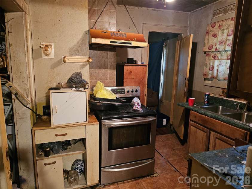 504 Hospital Avenue, Lenoir, NC 28645.  MLS# CAR4416329, YatesRealty ID 45413. 