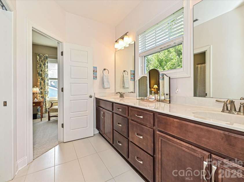 20032 Northport Drive, Cornelius, NC 28031.  MLS# CAR4416087, YatesRealty ID 45414. Jack and Jill Bath