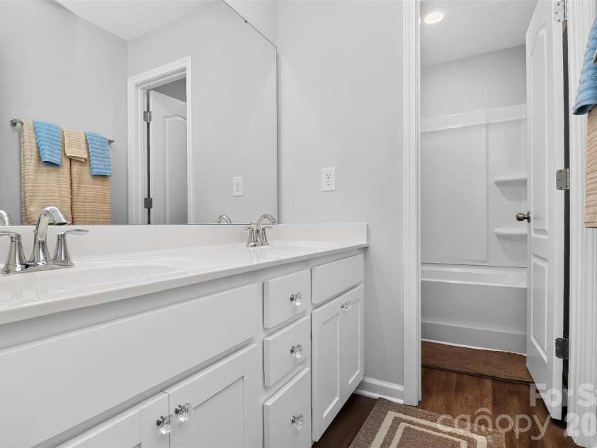 1051 Ava Trail Lane, Clover, SC 29710.  MLS# CAR4415650, YatesRealty ID 45415. Hall Bath