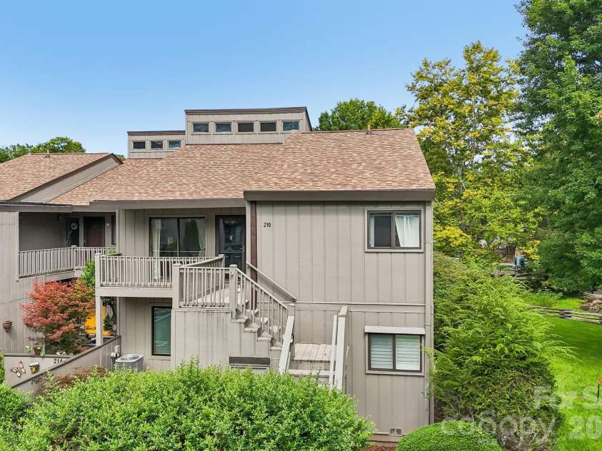 210 Juniper Lane, Hendersonville, NC 28739.  MLS# CAR4413823, YatesRealty ID 45418. 