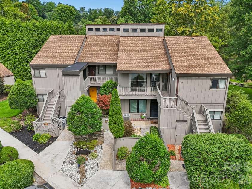 210 Juniper Lane, Hendersonville, NC 28739.  MLS# CAR4413823, YatesRealty ID 45418. 