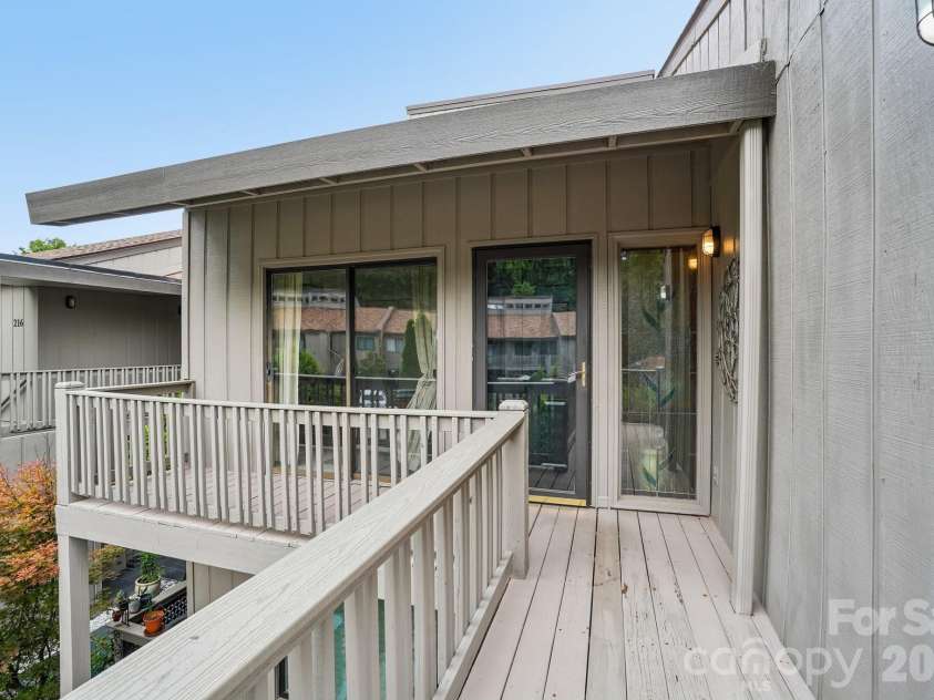 210 Juniper Lane, Hendersonville, NC 28739.  MLS# CAR4413823, YatesRealty ID 45418. 