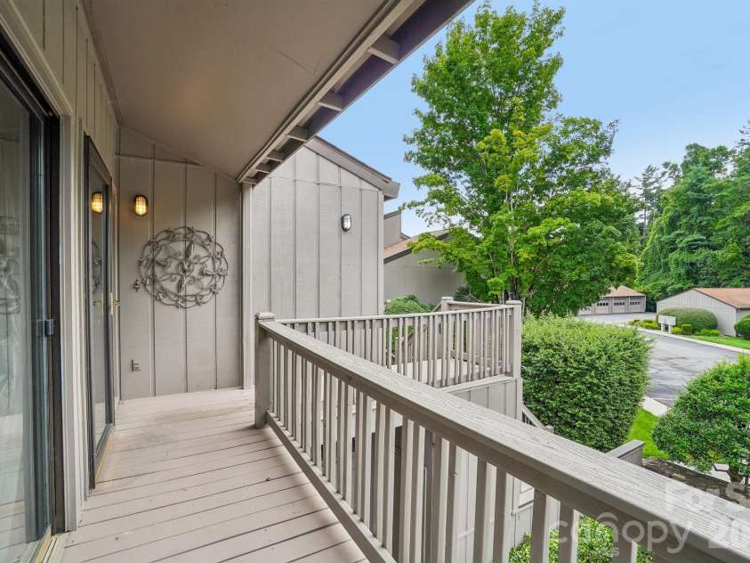 210 Juniper Lane, Hendersonville, NC 28739.  MLS# CAR4413823, YatesRealty ID 45418. 