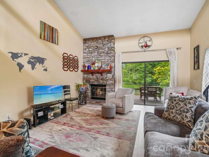 210 Juniper Lane, Hendersonville, NC 28739.  MLS# CAR4413823, YatesRealty ID 45418. 