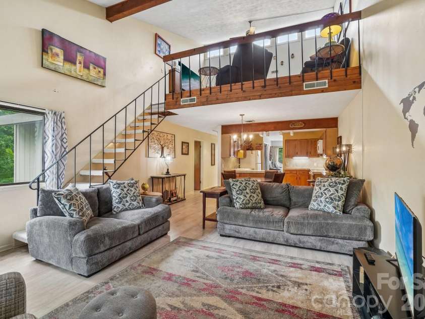 210 Juniper Lane, Hendersonville, NC 28739.  MLS# CAR4413823, YatesRealty ID 45418. 