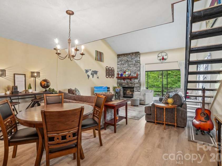 210 Juniper Lane, Hendersonville, NC 28739.  MLS# CAR4413823, YatesRealty ID 45418. 