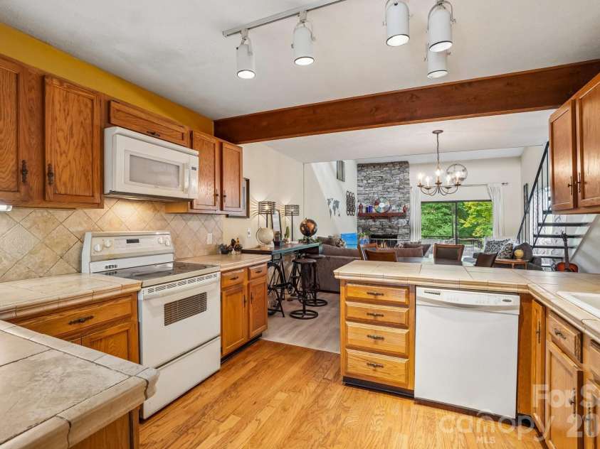 210 Juniper Lane, Hendersonville, NC 28739.  MLS# CAR4413823, YatesRealty ID 45418. 