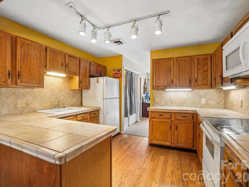 210 Juniper Lane, Hendersonville, NC 28739.  MLS# CAR4413823, YatesRealty ID 45418. 