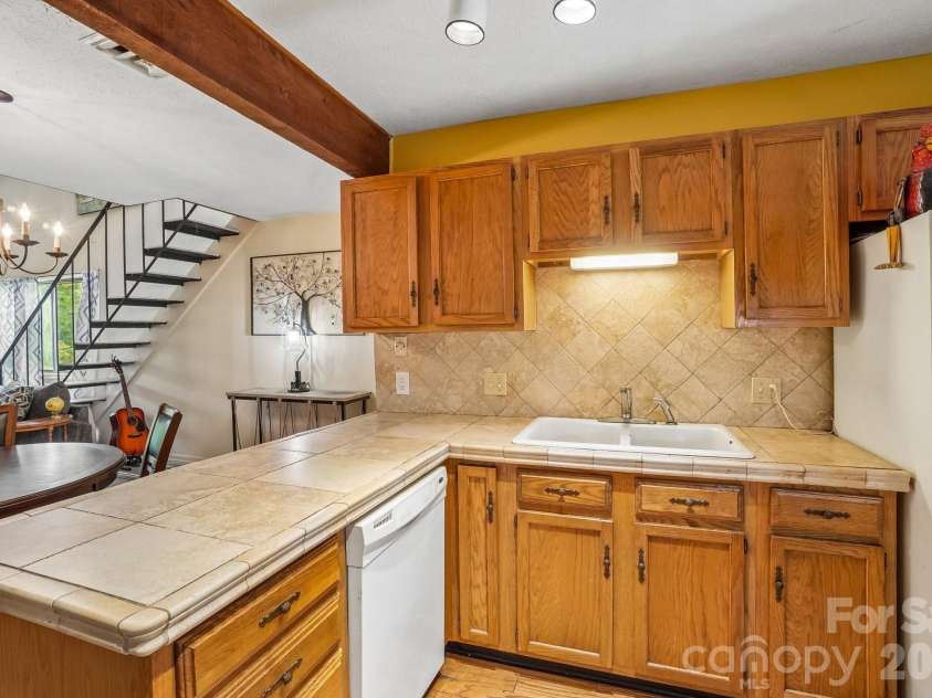 210 Juniper Lane, Hendersonville, NC 28739.  MLS# CAR4413823, YatesRealty ID 45418. 