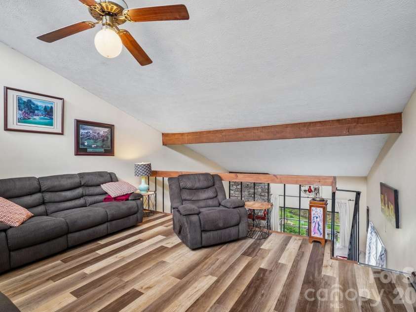 210 Juniper Lane, Hendersonville, NC 28739.  MLS# CAR4413823, YatesRealty ID 45418. 