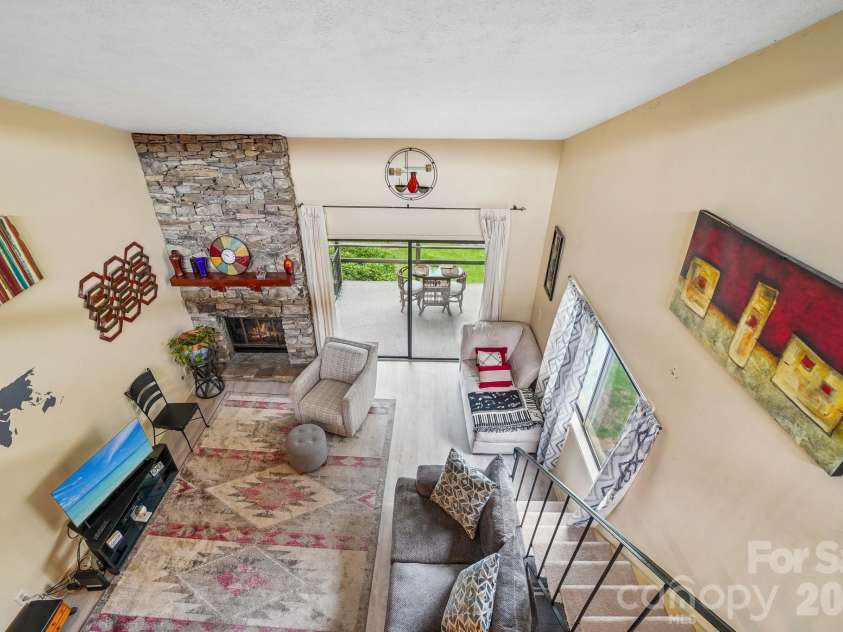210 Juniper Lane, Hendersonville, NC 28739.  MLS# CAR4413823, YatesRealty ID 45418. 