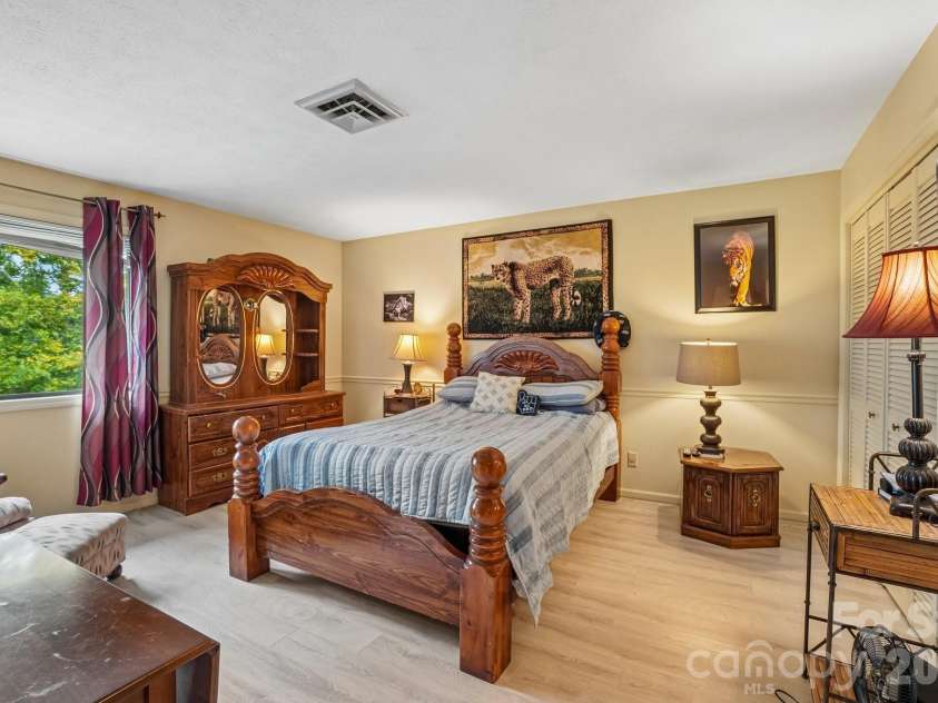 210 Juniper Lane, Hendersonville, NC 28739.  MLS# CAR4413823, YatesRealty ID 45418. 