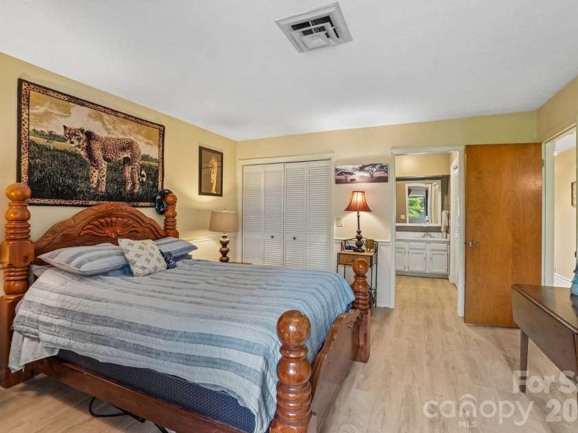 210 Juniper Lane, Hendersonville, NC 28739.  MLS# CAR4413823, YatesRealty ID 45418. 