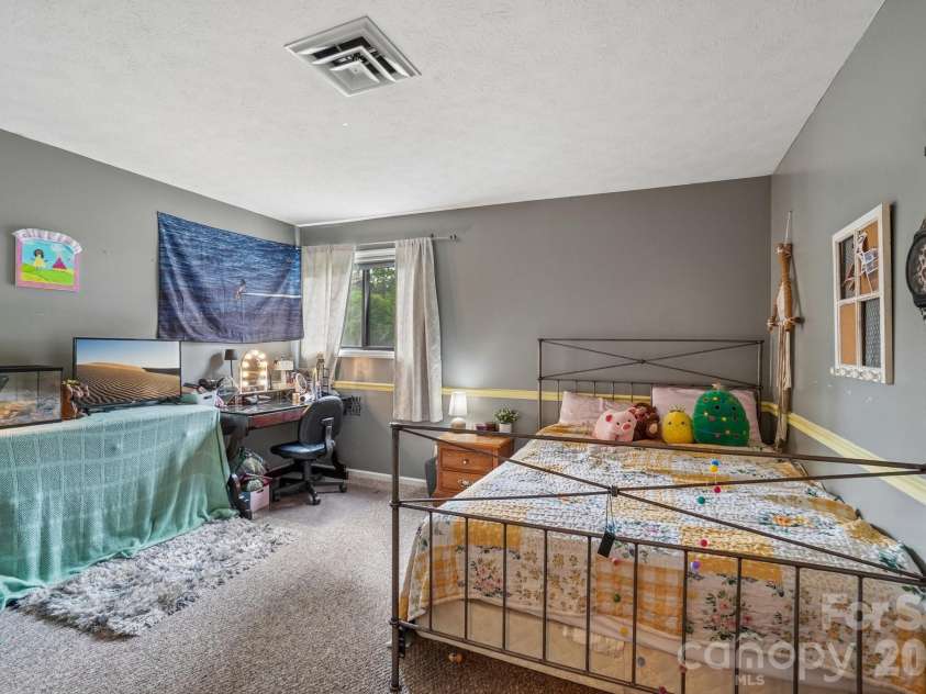 210 Juniper Lane, Hendersonville, NC 28739.  MLS# CAR4413823, YatesRealty ID 45418. 