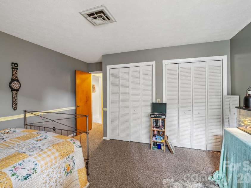 210 Juniper Lane, Hendersonville, NC 28739.  MLS# CAR4413823, YatesRealty ID 45418. 