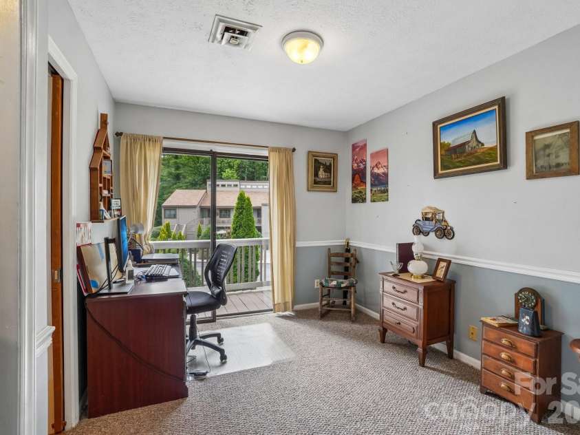 210 Juniper Lane, Hendersonville, NC 28739.  MLS# CAR4413823, YatesRealty ID 45418. 
