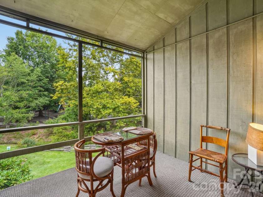 210 Juniper Lane, Hendersonville, NC 28739.  MLS# CAR4413823, YatesRealty ID 45418. 