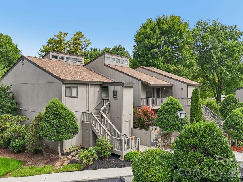 210 Juniper Lane, Hendersonville, NC 28739.  MLS# CAR4413823, YatesRealty ID 45418. 