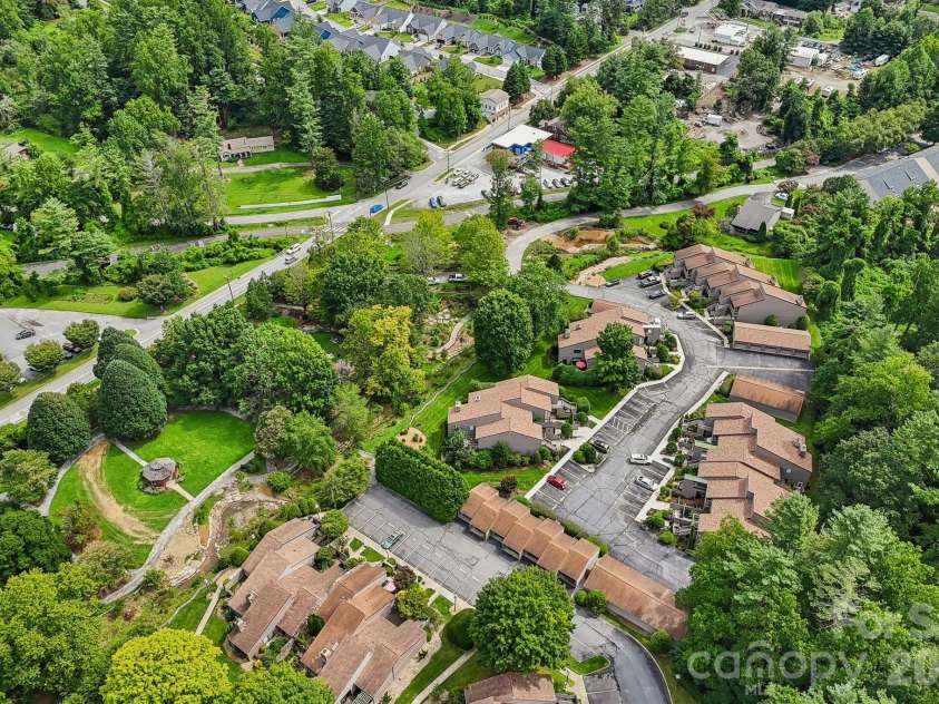 210 Juniper Lane, Hendersonville, NC 28739.  MLS# CAR4413823, YatesRealty ID 45418. 