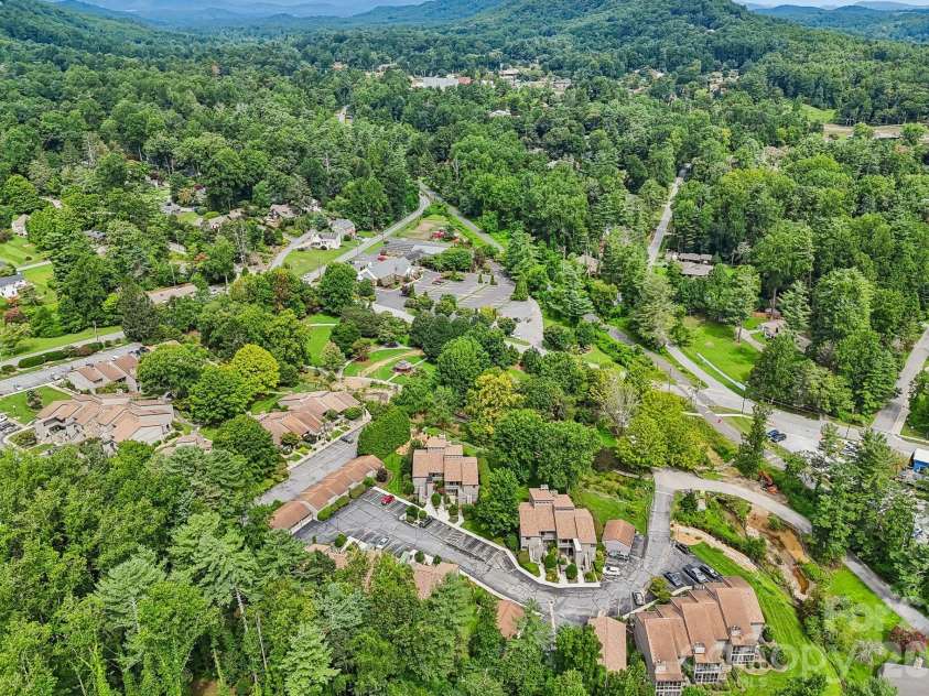 210 Juniper Lane, Hendersonville, NC 28739.  MLS# CAR4413823, YatesRealty ID 45418. 