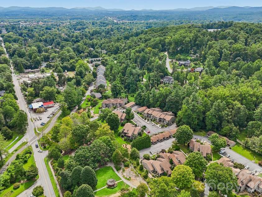 210 Juniper Lane, Hendersonville, NC 28739.  MLS# CAR4413823, YatesRealty ID 45418. 