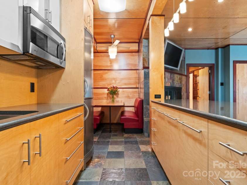 105 Hillside Drive, Davidson, NC 28036.  MLS# CAR4223115, YatesRealty ID 4542. 