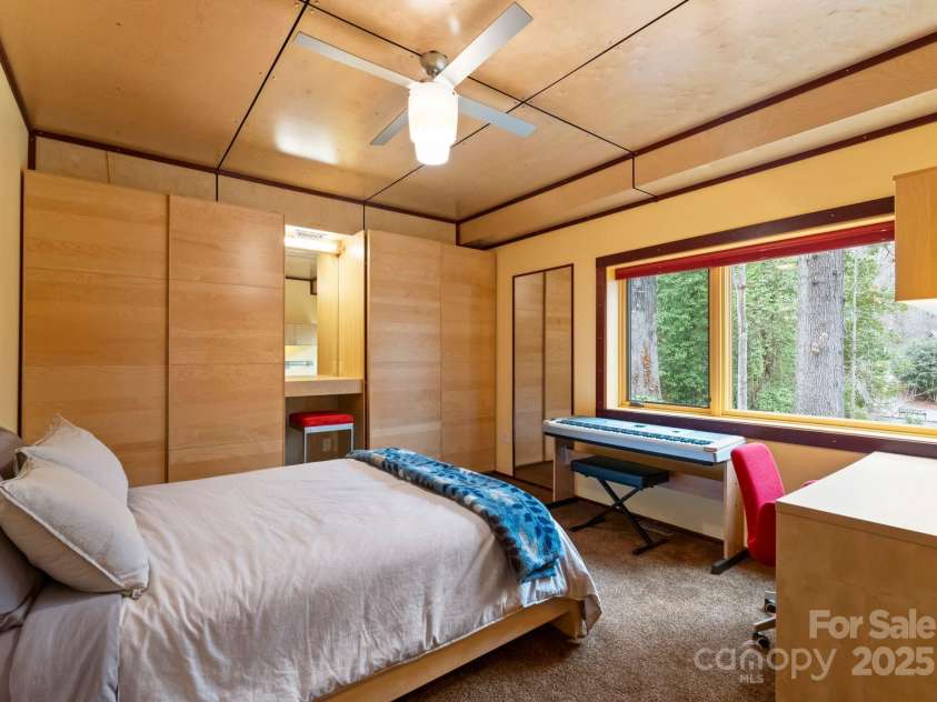 105 Hillside Drive, Davidson, NC 28036.  MLS# CAR4223115, YatesRealty ID 4542. 