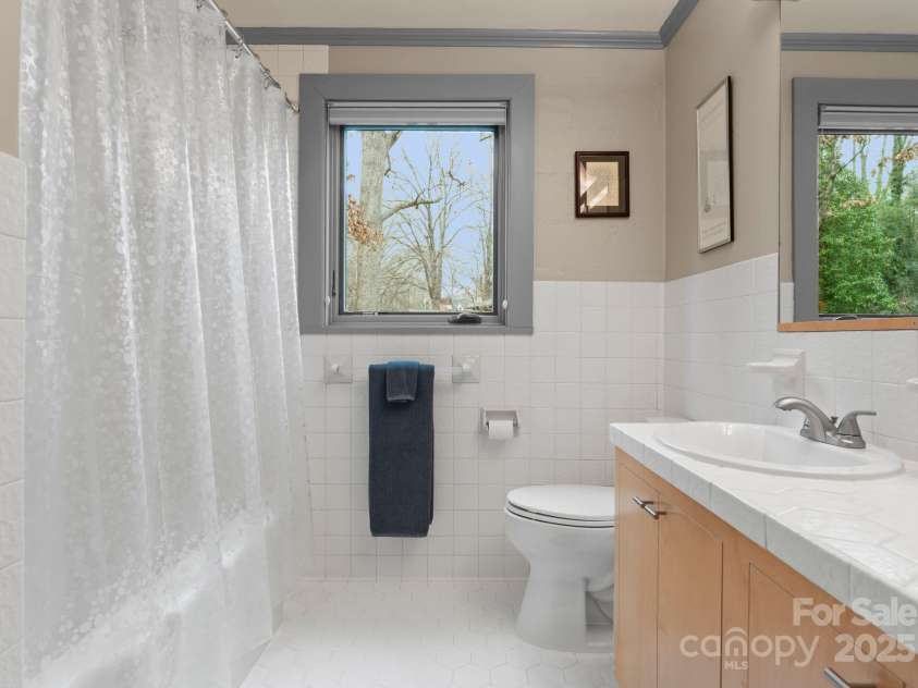 105 Hillside Drive, Davidson, NC 28036.  MLS# CAR4223115, YatesRealty ID 4542. 