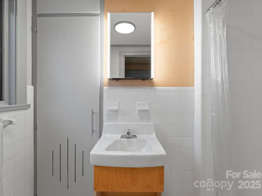 105 Hillside Drive, Davidson, NC 28036.  MLS# CAR4223115, YatesRealty ID 4542. 