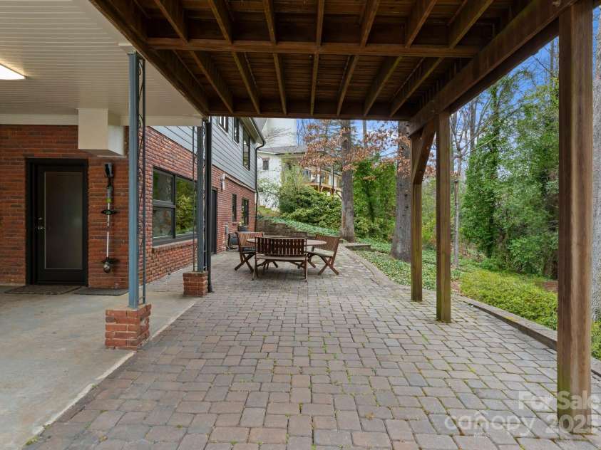 105 Hillside Drive, Davidson, NC 28036.  MLS# CAR4223115, YatesRealty ID 4542. 