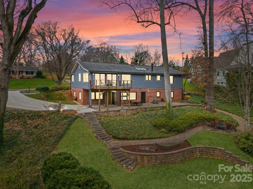 105 Hillside Drive, Davidson, NC 28036.  MLS# CAR4223115, YatesRealty ID 4542. 