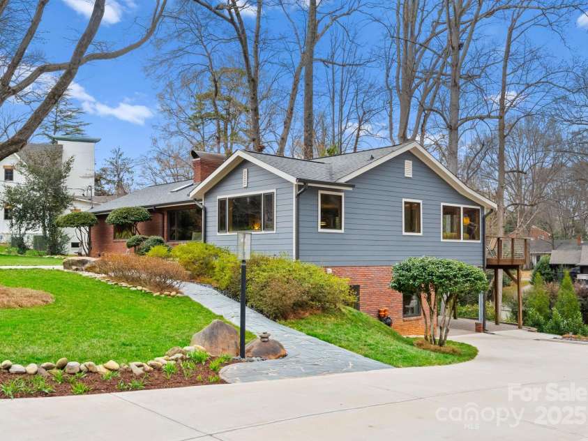 105 Hillside Drive, Davidson, NC 28036.  MLS# CAR4223115, YatesRealty ID 4542. 