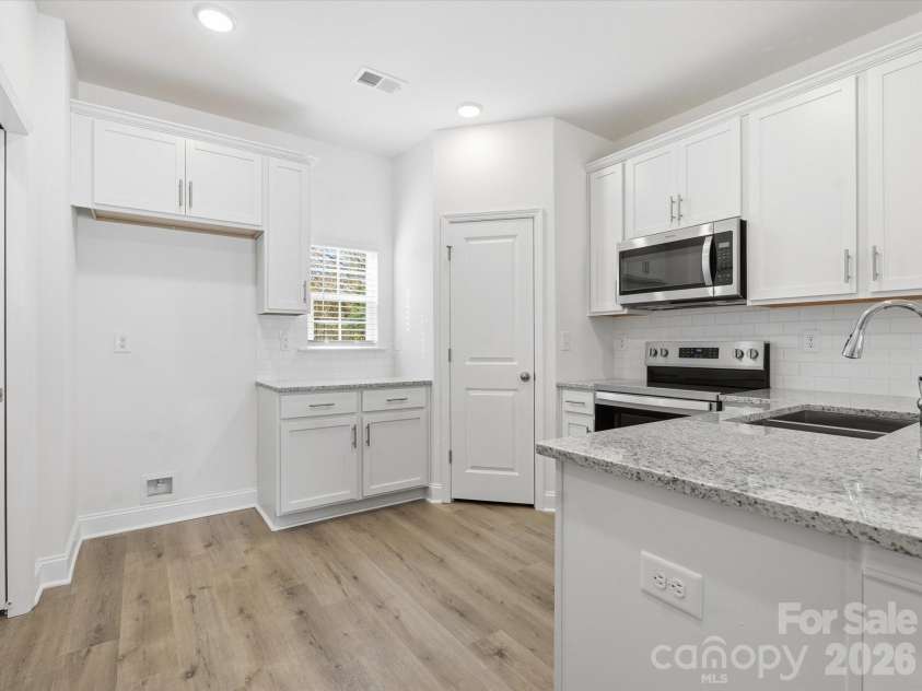 3136 Butler Hill Drive, Matthews, NC 28105.  MLS# CAR4321868, YatesRealty ID 4542. 