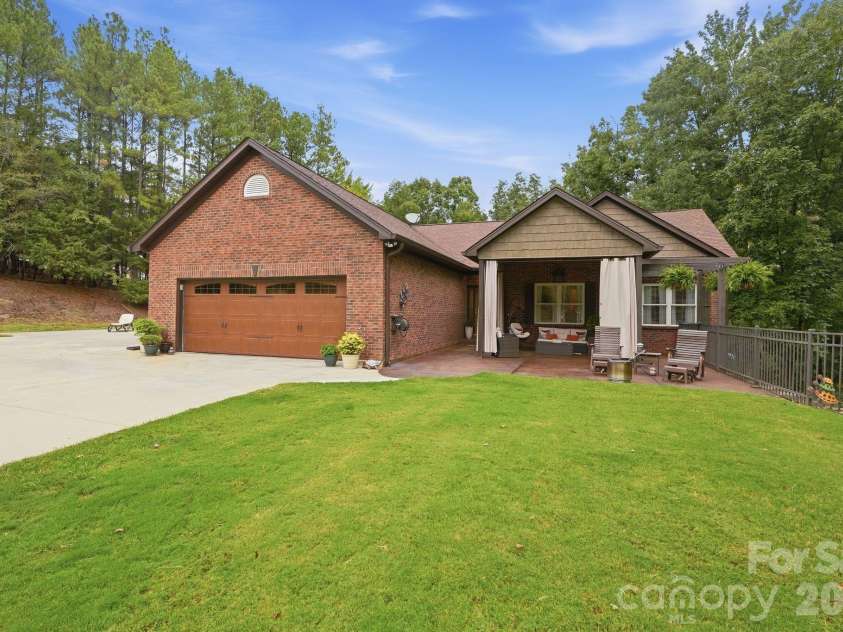 2055 Tiger Paw Lane, York, SC 29745.  MLS# CAR4425270, YatesRealty ID 45420. 