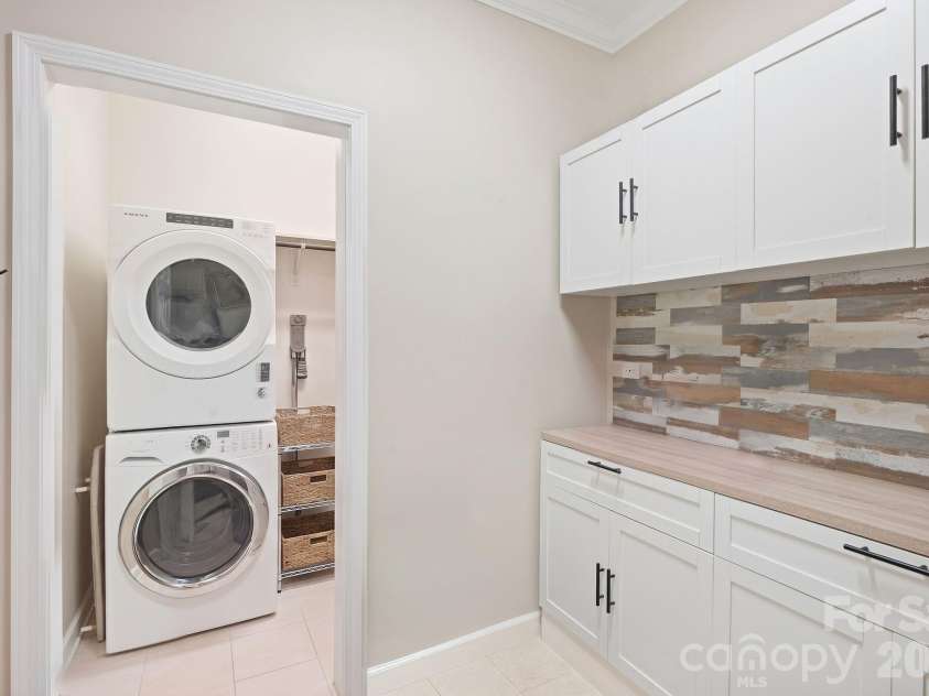 2055 Tiger Paw Lane, York, SC 29745.  MLS# CAR4425270, YatesRealty ID 45420. Laundry Room -Main Level