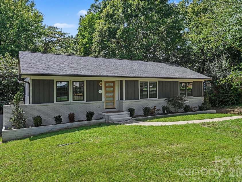 2000 Kilborne Drive, Charlotte, NC 28205.  MLS# CAR4415514, YatesRealty ID 45422. 