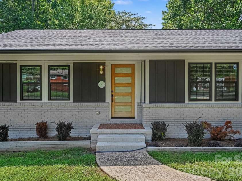 2000 Kilborne Drive, Charlotte, NC 28205.  MLS# CAR4415514, YatesRealty ID 45422. 