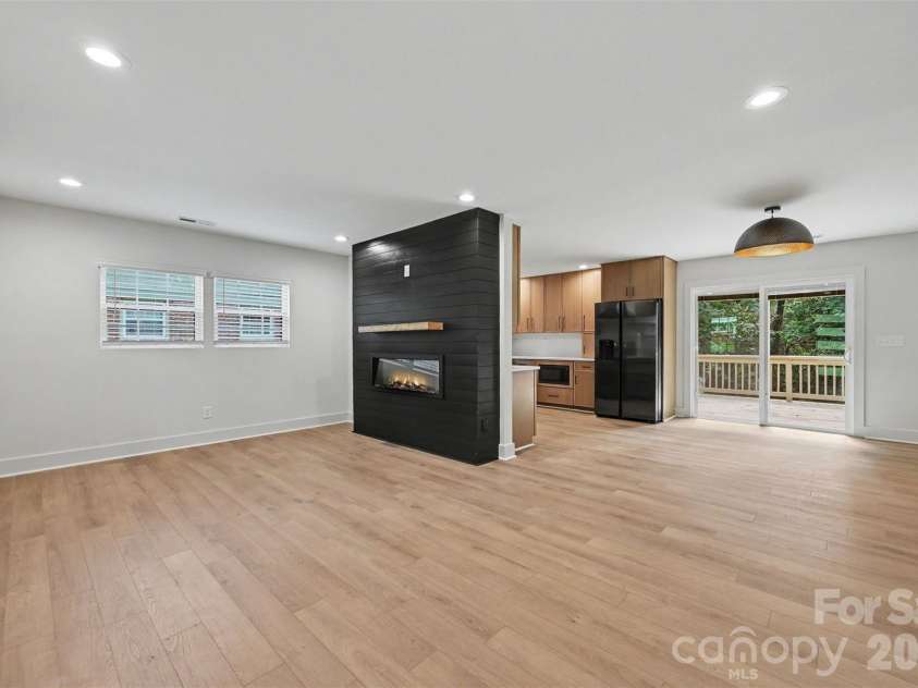 2000 Kilborne Drive, Charlotte, NC 28205.  MLS# CAR4415514, YatesRealty ID 45422. 