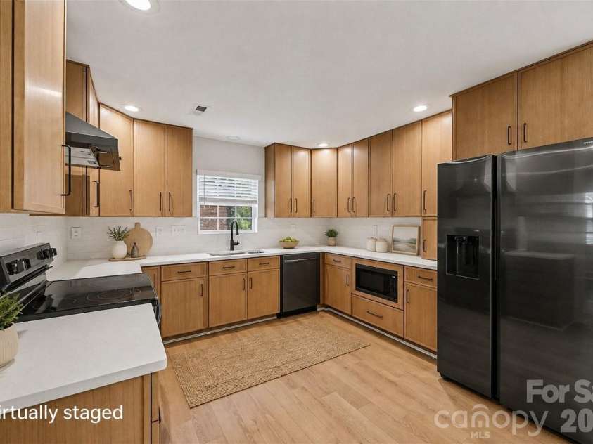 2000 Kilborne Drive, Charlotte, NC 28205.  MLS# CAR4415514, YatesRealty ID 45422. 