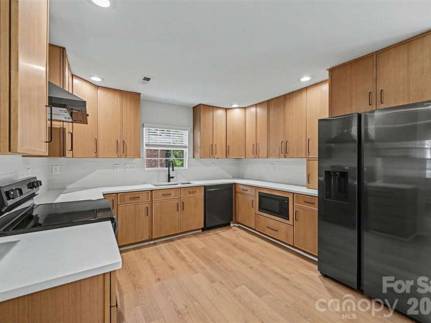 2000 Kilborne Drive, Charlotte, NC 28205.  MLS# CAR4415514, YatesRealty ID 45422. 