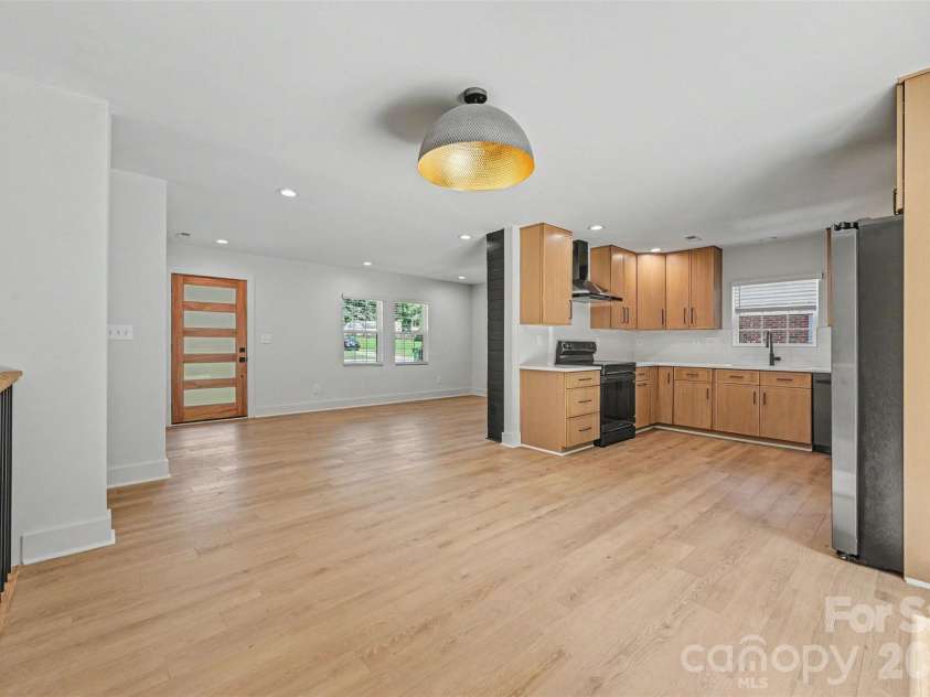 2000 Kilborne Drive, Charlotte, NC 28205.  MLS# CAR4415514, YatesRealty ID 45422. 
