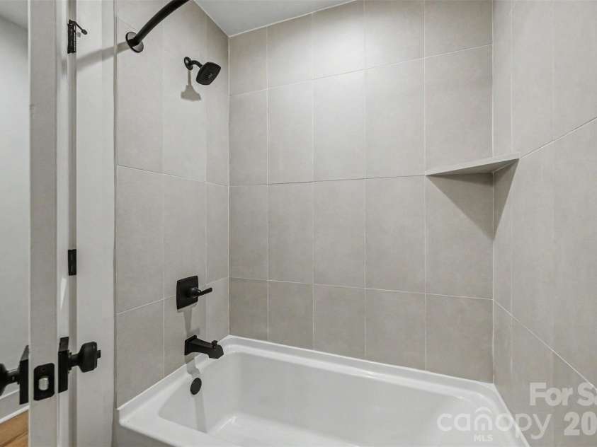 2000 Kilborne Drive, Charlotte, NC 28205.  MLS# CAR4415514, YatesRealty ID 45422. 