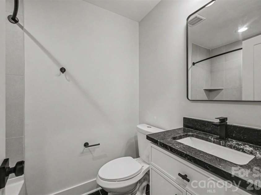 2000 Kilborne Drive, Charlotte, NC 28205.  MLS# CAR4415514, YatesRealty ID 45422. 