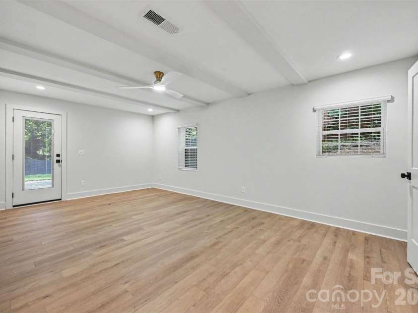 2000 Kilborne Drive, Charlotte, NC 28205.  MLS# CAR4415514, YatesRealty ID 45422. 