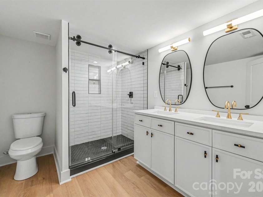2000 Kilborne Drive, Charlotte, NC 28205.  MLS# CAR4415514, YatesRealty ID 45422. 