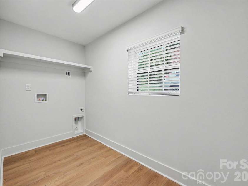 2000 Kilborne Drive, Charlotte, NC 28205.  MLS# CAR4415514, YatesRealty ID 45422. 