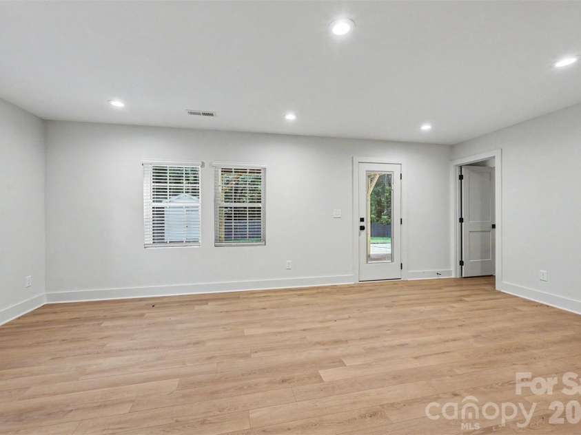 2000 Kilborne Drive, Charlotte, NC 28205.  MLS# CAR4415514, YatesRealty ID 45422. 
