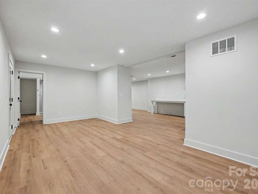 2000 Kilborne Drive, Charlotte, NC 28205.  MLS# CAR4415514, YatesRealty ID 45422. 