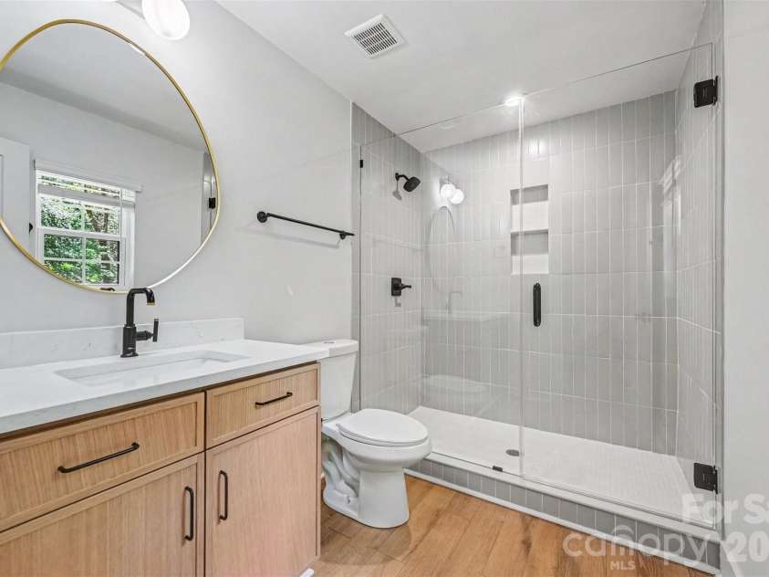 2000 Kilborne Drive, Charlotte, NC 28205.  MLS# CAR4415514, YatesRealty ID 45422. 