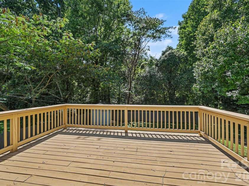 2000 Kilborne Drive, Charlotte, NC 28205.  MLS# CAR4415514, YatesRealty ID 45422. 